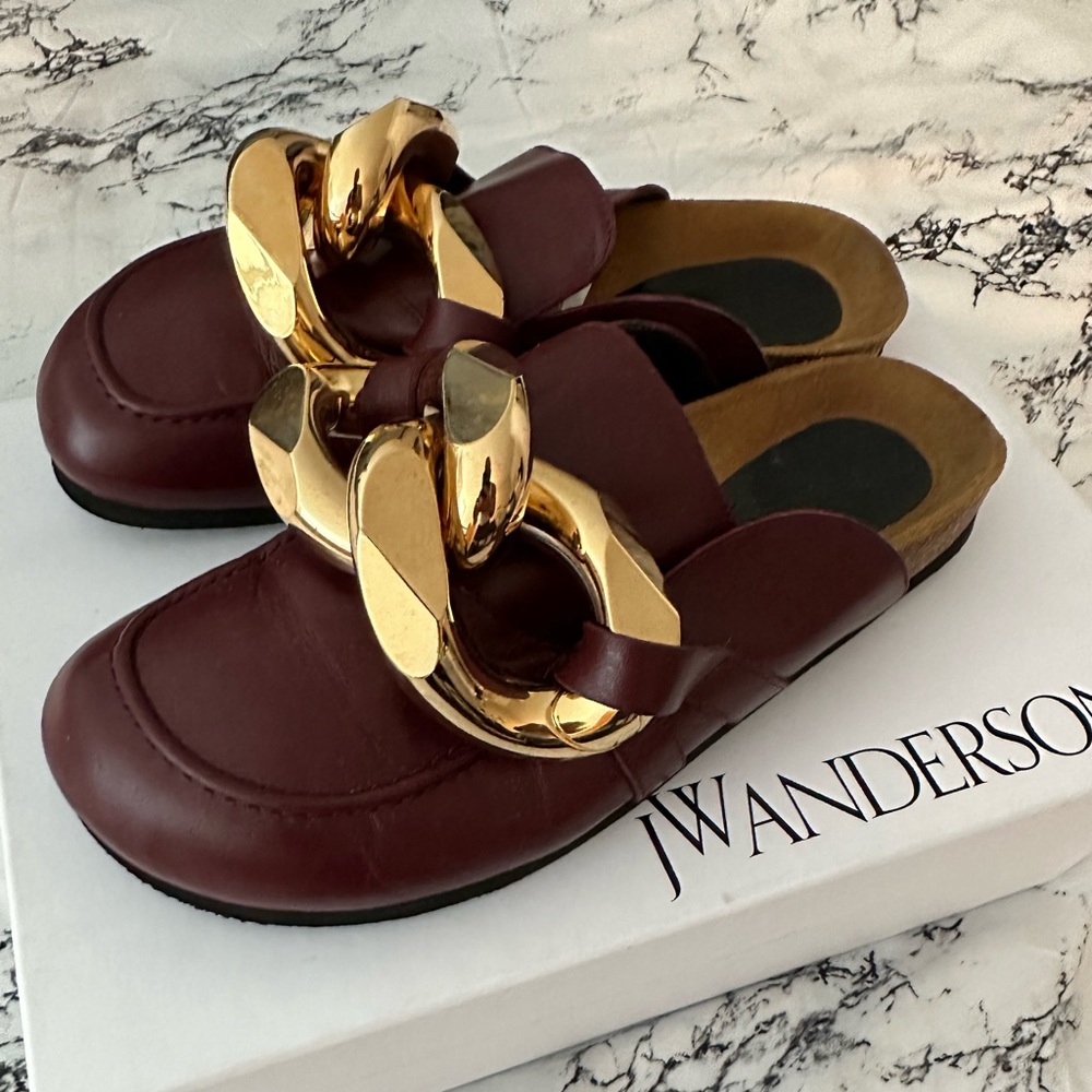 JW ANDERSON
Burgundy Curb Chain Loafers